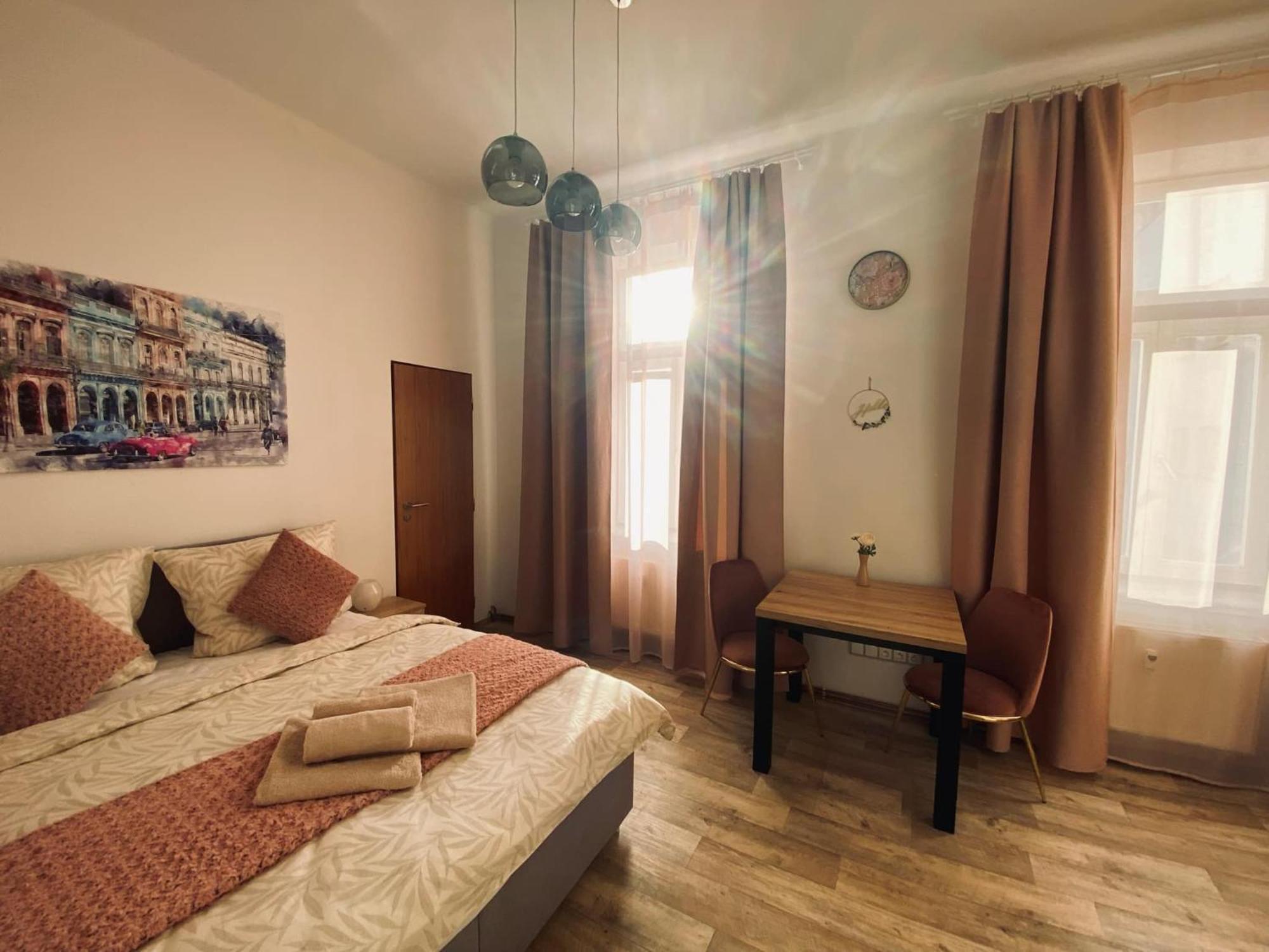 Kompletne Vybavene Studio U Divadla - Wi-Fi Zdarma Pardubice Bagian luar foto