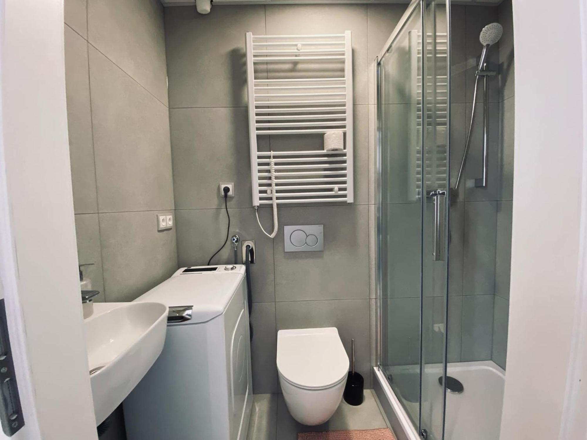 Kompletne Vybavene Studio U Divadla - Wi-Fi Zdarma Pardubice Bagian luar foto